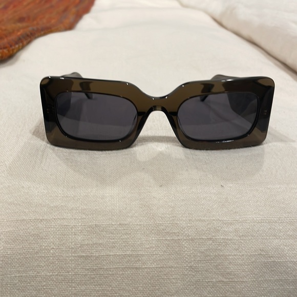 Circulr Gustavo Sunglasses - NWT - never worn - trendy rectangle frame! - Picture 4 of 9